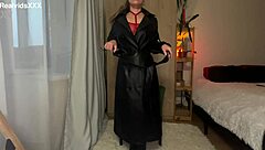 Hey sexy boots babe plugs ass masturbating 😏