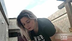 Fudeu Vizinho Na Piscina—Casada Safada Não Resiste!