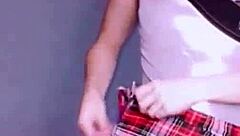 Bonneyuwu shows off her sexy feet in miniskirt