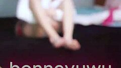 Bonneyuwu shows off her sexy feet in miniskirt