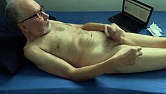 solo bedroom wank session december 01 mature style