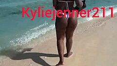 hey i followed you on the beach give me that big ass in public now