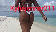 hey i followed you on the beach give me that big ass in public now