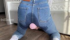 Stepmom squirts cum in her tight wet leggings massage