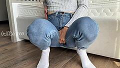 Stepmom squirts cum in her tight wet leggings massage