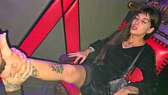 watching a pro fetishist worship feet at the swing club
