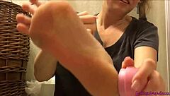 goddess amanda's barefoot toe teasing foot fetish instructions!