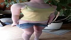 Fit Girl Teases Round Ass in Panties