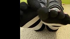 worship these sexy teen feet and juicy butts now?