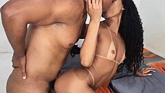 PEGOU NI FETINHA 18+ MASTURBANDO E METI MONSTER COCK NA SAFADA
