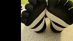 worship these sexy teen feet and juicy butts now?