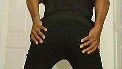 stretch wide ass during workout jerk session