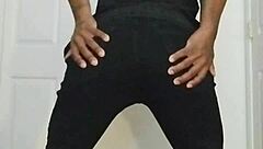 stretch wide ass during workout jerk session