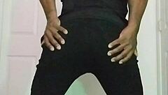 stretch wide ass during workout jerk session