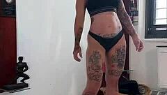 Fit BBC coach oils up muscular bodybuilder for flexing pussy rubdown