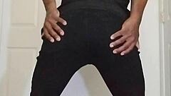 stretch wide ass during workout jerk session
