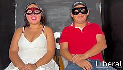 Esposa humilla a cornudo sumiso en entrevista swinger