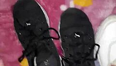 corrrida en tenis con pies calientes y semen everywhere