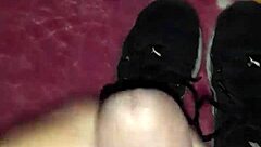corrrida en tenis con pies calientes y semen everywhere
