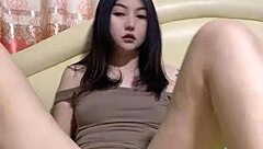 Amateur solo masturbation leads to massive squirt