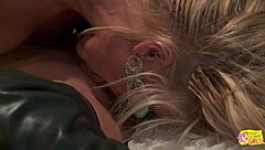 Passionate Pussy Eating And Erotic Facesitting Helps The Two Curvy Blonde Lesbos Orgasm With Ease
