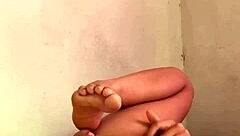 que te gusta más mi coño o mis pies