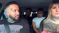 Casal de passageiros pega uber e descobre que somos atores porno e falam que querem virar tbm e come�am a maior putaria dentro do carro e chupando muito