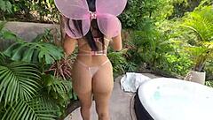 me encanta follar en jacuzzi con el jardinero
