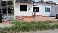hermanastro me visita para charlar pero me convence de follar con el mientras nuestros padres estan en otra habitacion