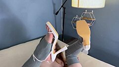 Seductive milf with perfect feet gets extreme gagging facefuck with asmr gulping throatpie cumshot