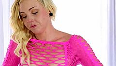 teen masseuse gets facial after session