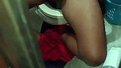Encuentros A Mi Hermanastro Masturbandose Y Le Ayudo Con Mis Tetas