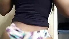Thick ass shaking
