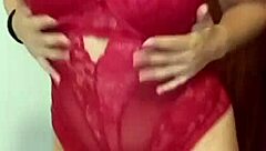 gata branquinha enjoys time with her boy