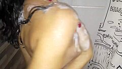 hermanastra embarazada se corre en la ducha