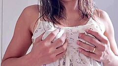 transando bem gostoso com a amiga safada enquanto minha namorada estava trabalhando