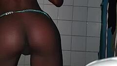 Ma voisine mexcite sous la douche