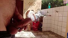 Flagrei minha enteada lavando roupa de shorts fiquei excitado e gostei da buceta super gostosa dela