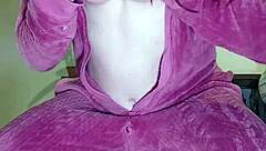 Video call with pregnant model