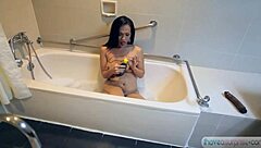 Shemale Pamela Chocolate Bath