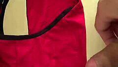 bắn tinh lên quần lót tuky