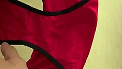 bắn tinh lên quần lót tuky