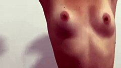 Teen camgirl Bella flaunts her natural beauty