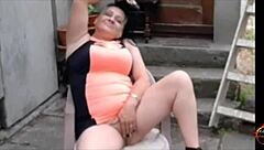 Klaudiaamergirl's seductive outdoor solo show of mature beauty