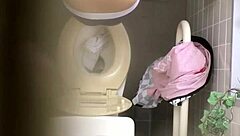 Japanese toilet part 2: what's inside?