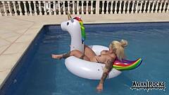 aviva rocks - masturbiert auf einhorn