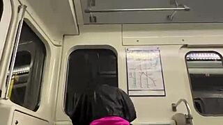 地铁车厢公共性爱户外口交