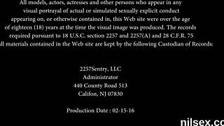 Minette folle endure une baise anal brutale à l'asile