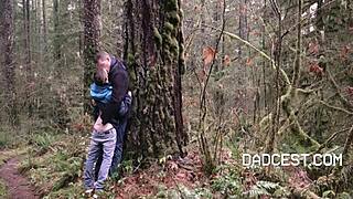 Uitpakken van mijn jongens strakke kont in wilde jungle bossen