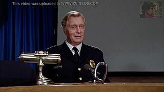 Teen Blondýnka Masturbuje S Oholenou Kundičkou